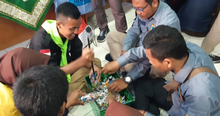 Wujud Bijak Penggunaan Plastik, HIMMPAS Gelar Diskas dan Pelatihan Ecobrick