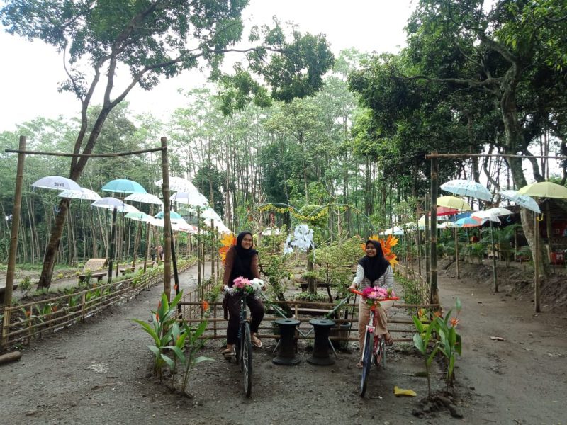 Tambah Lagi Spot Foto  Menarik Tim KKN P Desa Nglumbang 