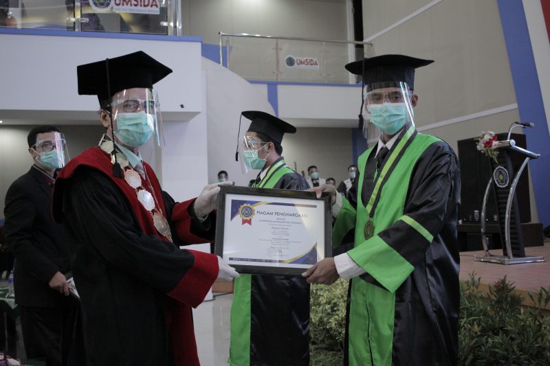 Wisudawan Terbaik Saintek Mengisi Kuliah Dengan Ikut Kompetisi 