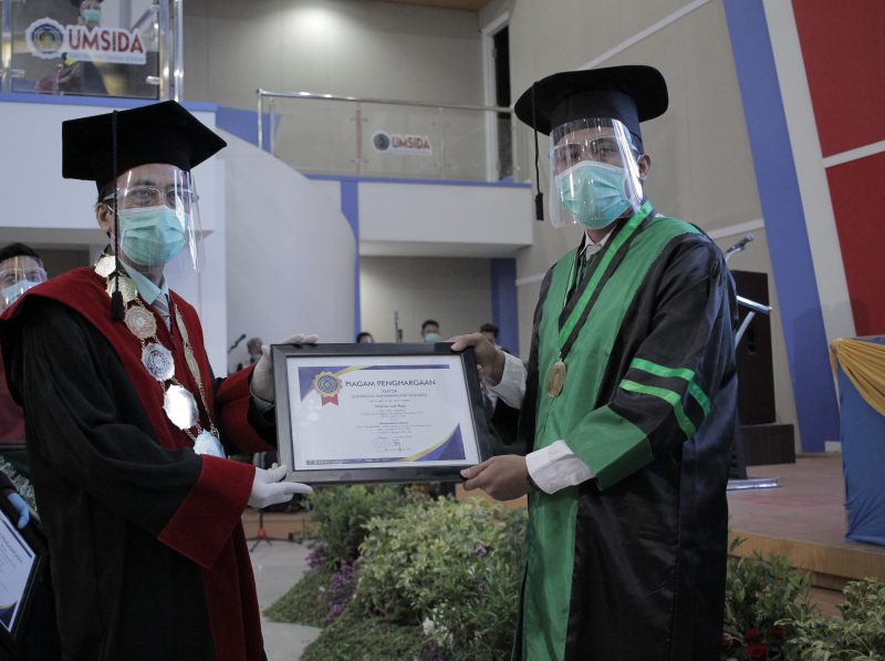 Pesan Menyentuh Ini Disampaikan Wisudawan Terbaik Daring Umsida 
