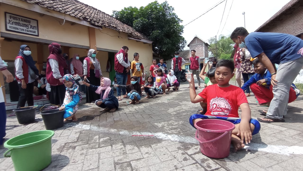 Gerakan Satu Hari Tanpa Gawai Bersama Tim KKN-P 78 di Desa Gunung - Dampak Positif Dan Negatif Permainan Tradisional