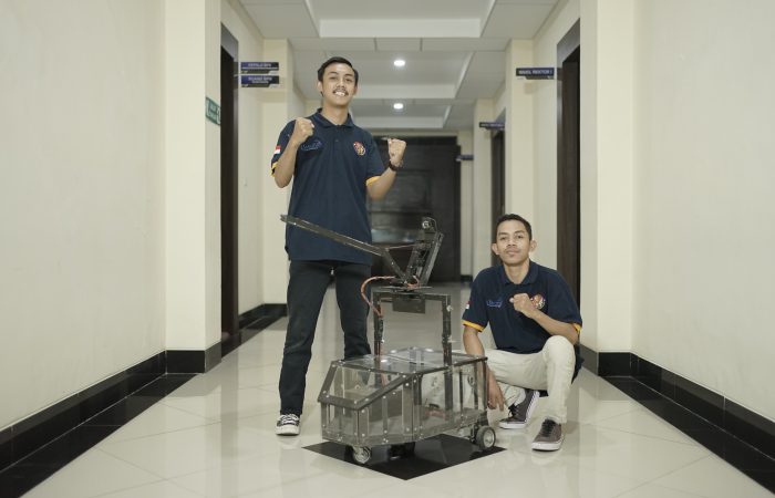 Robot penyemprot disinfektan tim IMEI Umsida