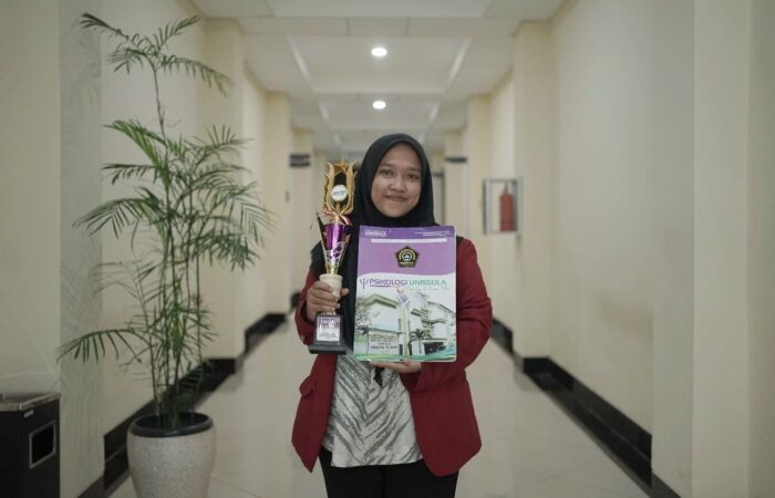 Rizky Alfina Juara 1 Psy-photography kategori ide dan keunikan.