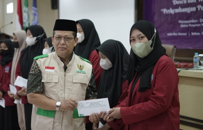 Baznas Sidoarjo Beri Beasiswa 9 Mahasiswa Umsida