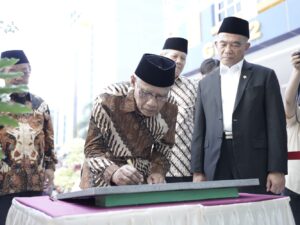 Ketua Umum Muhammadiyah Resmikan Gedung FKG Umsida