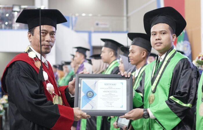 Mahasiswa Teknik Elektro Ini Sukses Raih Predikat Wisudawan Berprestasi