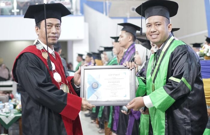 Wisudawan Berprestasi Umsida Selesaikan Masa Studi Hanya Dalam 7 Semester