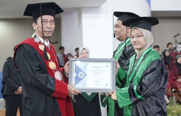 Lika-Liku Kisah Dibalik Kebanggaan Wisudawan Terbaik Umsida