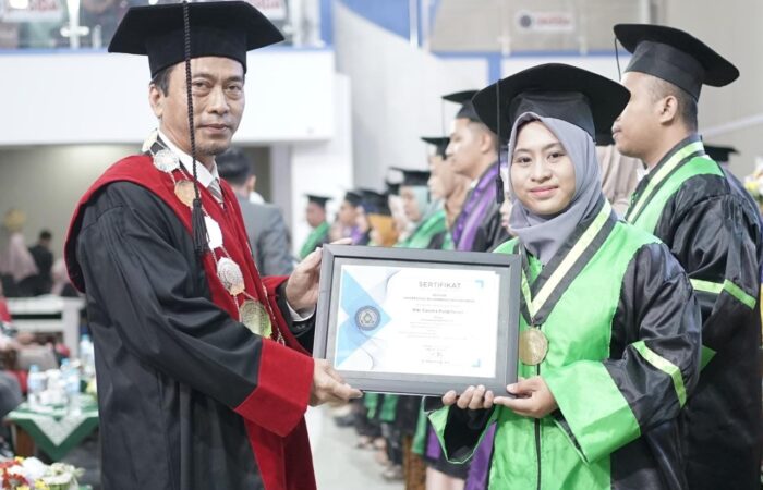 Lulus 3,5 Tahun, Wisudawan Umsida Ini Raih Predikat Berprestasi