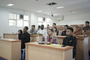 Mahasiswa Internasional mengikuti pembukaan kegiatan summer courses