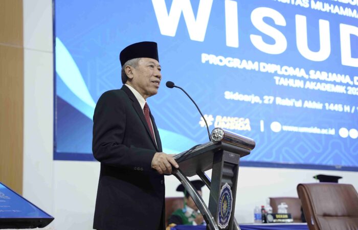 Ketua BPH Umsida Sampaikan Peran Muhammadiyah di wisuda ke-42