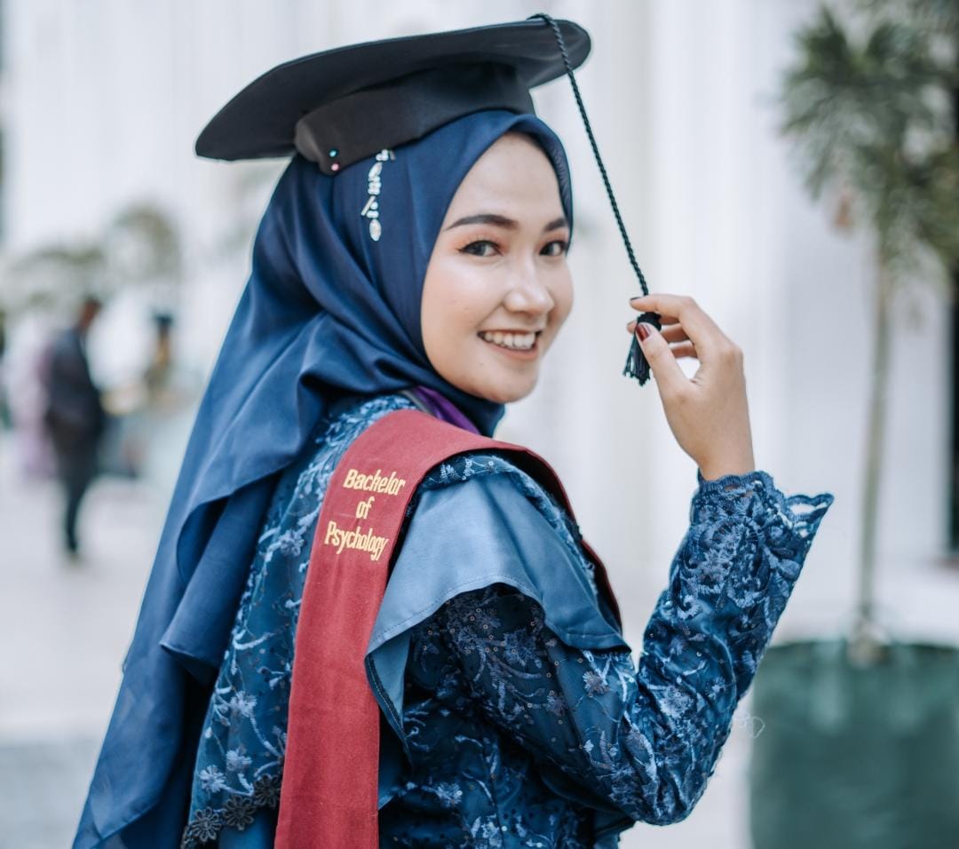 Pantang Menyerah Meski Gagal Berulang Kali, Bawa Wanita Ini Raih Gelar Wisudawan Berprestasi