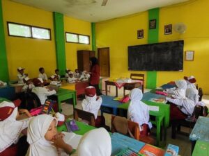 KKN 15 bahas bullying dan perbaiki sarpras