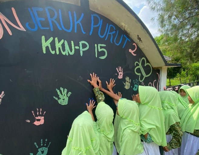 KKN 15 bahas bullying dan perbaiki sarpras