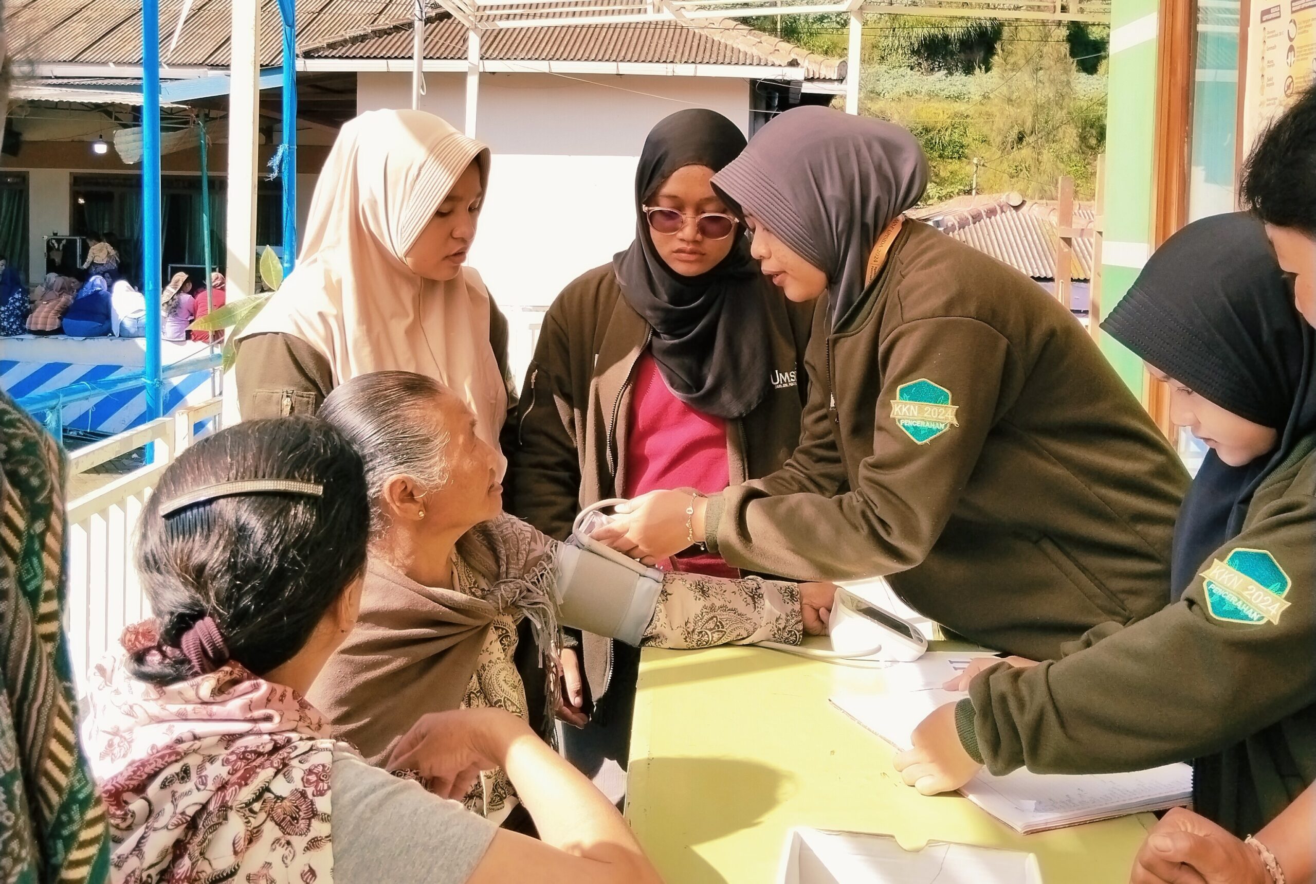 Mahasiswa KKN Kelompok 67 Dukung Kegiatan Posyandu Lansia di Desa