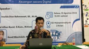 Transformasi Digital dalam Pengelolaan Keuangan: Umsida Latih SD Muhammadiyah 2 Krian Implementasi E-Payment