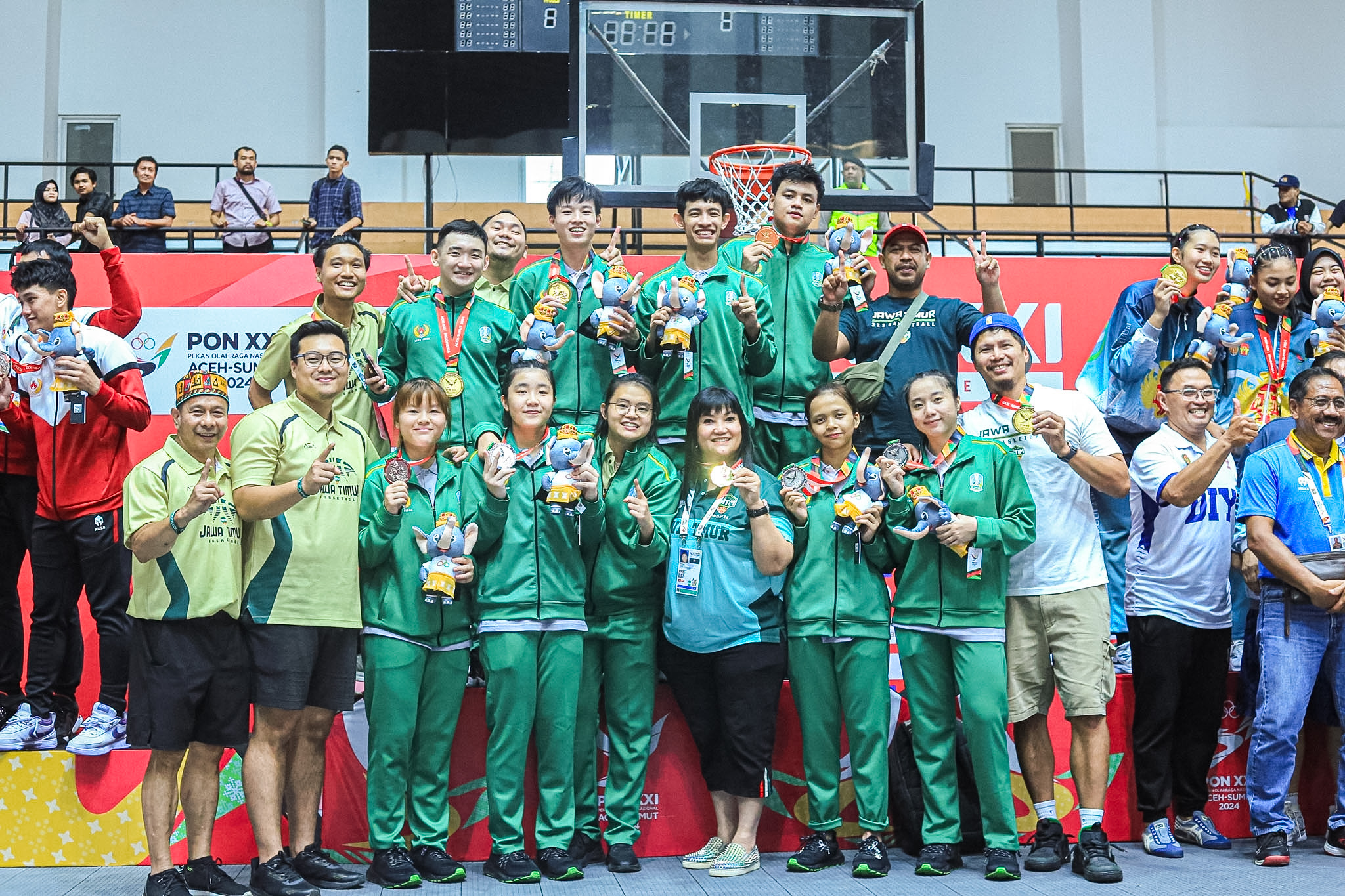 pelatih tim basket putri Jatim 2