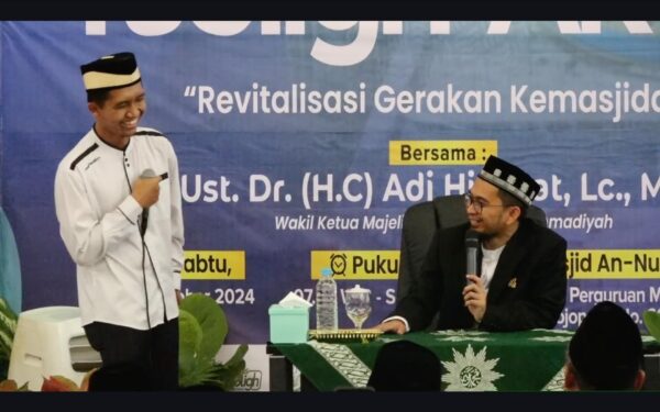 tabligh akbar Ustadz Adi Hidayat 6 7, wisudawan berprestasi Umsida