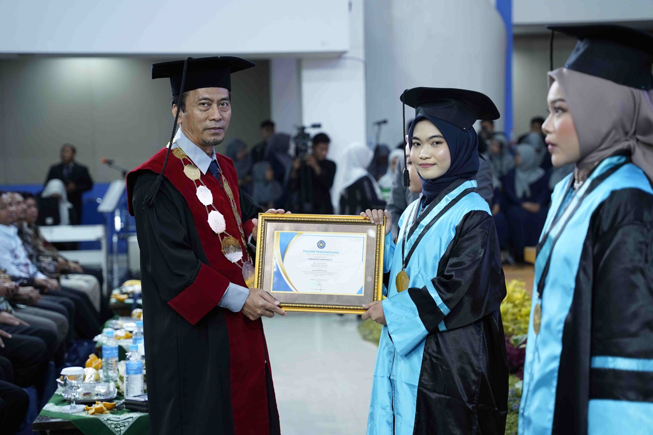 wisudawan fikes umsida