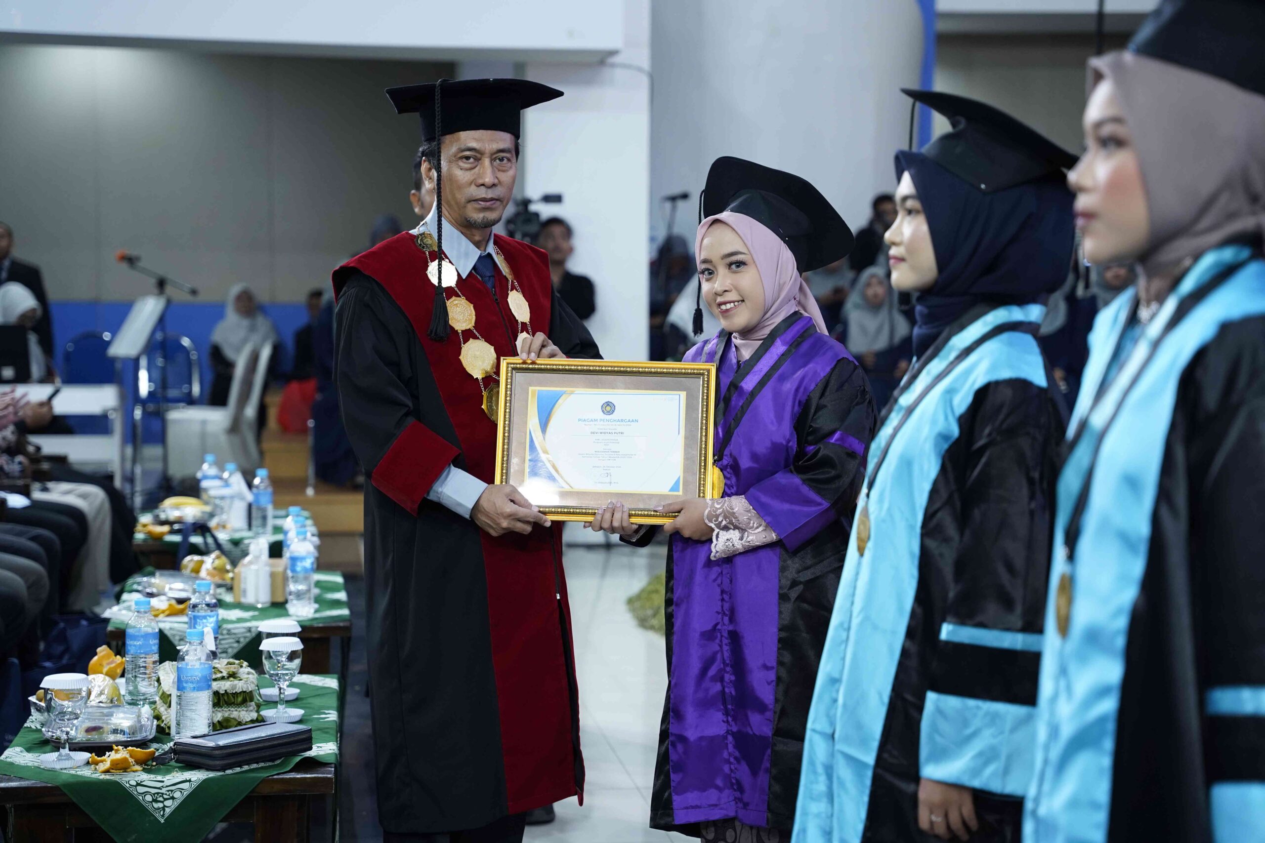 wisudawan terbaik Psikologi 2