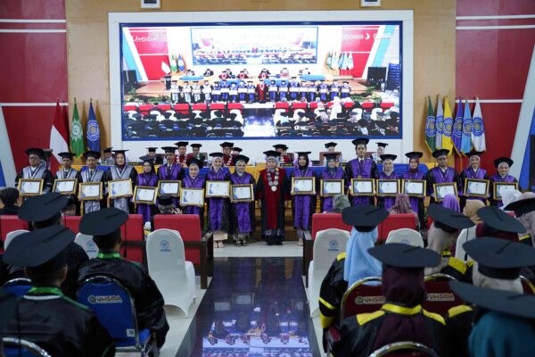 wisudawan terbaik Psikologi 2