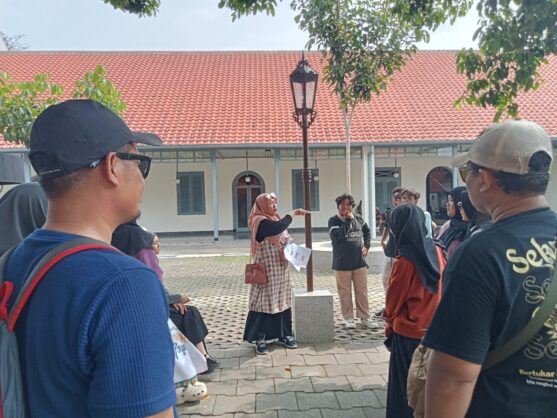 praktik menjadi tour guide 2