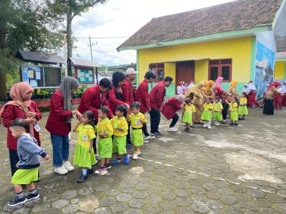 Revolutionizing Education: Mahasiswa KKN-P 24 Umsida Bawa Semangat Baru ke Desa Gendro