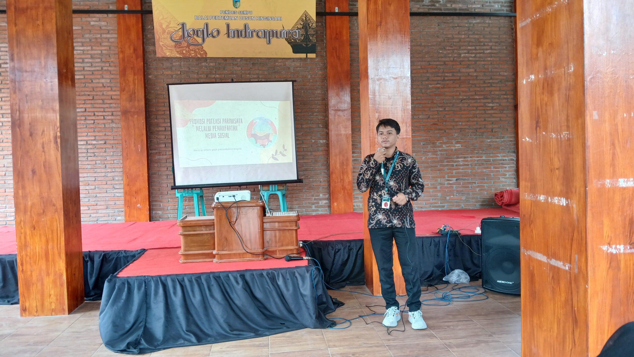 Tingkatkan Wisata Lokal Desa Sempu, KKN-P 9 Umsida Edukasi Warga Digital Marketing