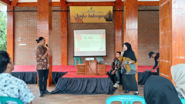 Tingkatkan Wisata Lokal Desa Sempu, KKN-P 9 Umsida Edukasi Warga Digital Marketing