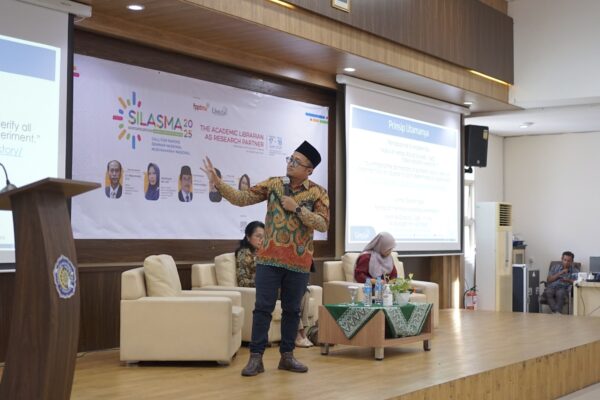 peran pustakawan dalam perpustakaan 4