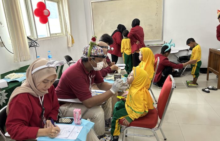 FKG Umsida Buat pemeriksaan gigi anak 1