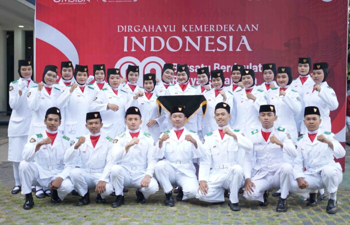 petugas upacara Umsida di HUT RI ke-80 2
