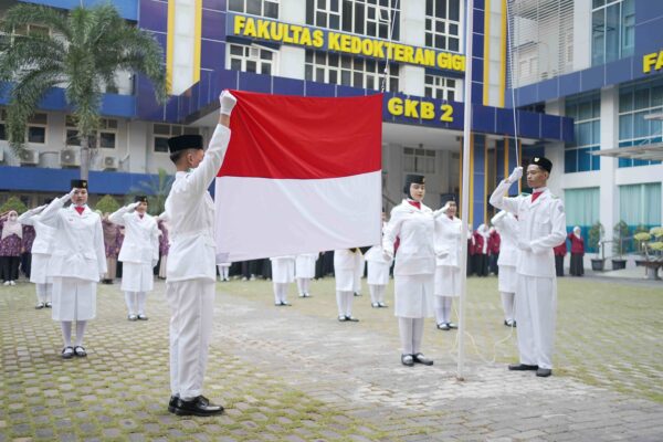 petugas upacara Umsida di HUT RI ke-80 2