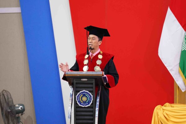 lulusan: wisudawan Umsida 2025 4