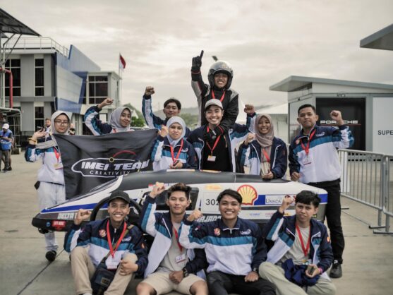 mahasiswa IMEI jadi lulusan berprestasi