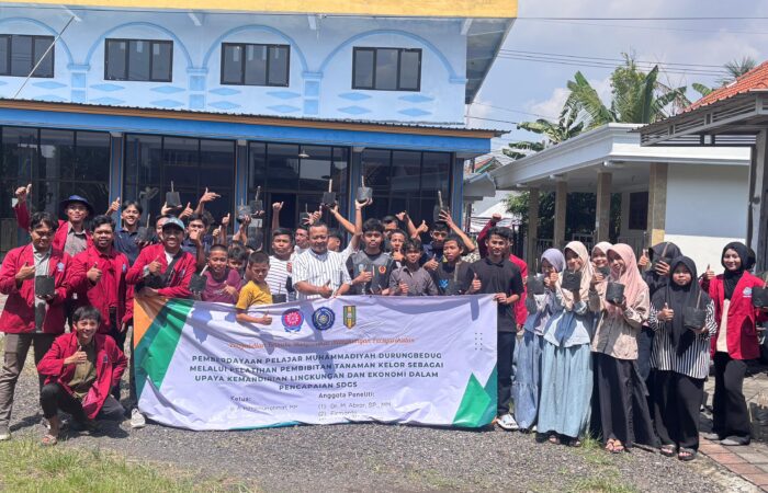 pelajar muhammadiyah tanam kelor
