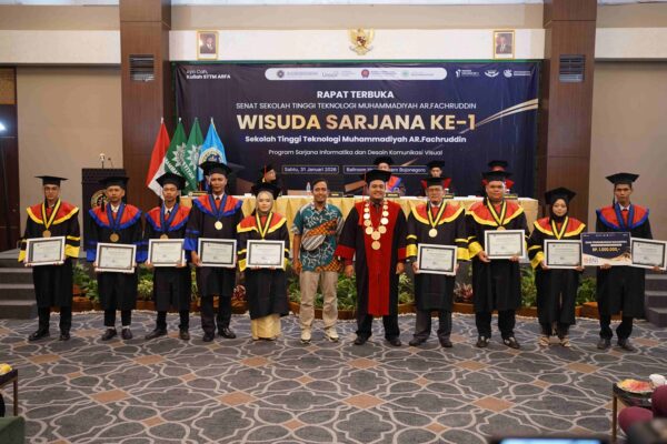 wisuda STTM AR Fachruddin