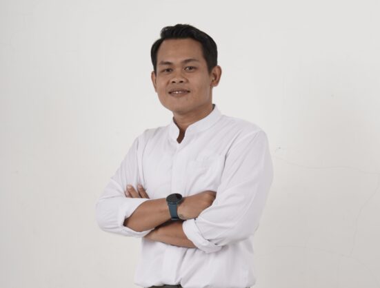 dosen Umsida tentang lagu bayar bayar bayar dan kasus Amsal Sitepu, film Pesta Babi