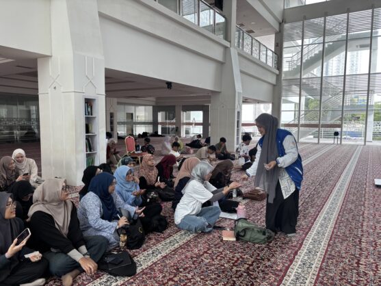 abdimas soal kelola stres pada mahasiswa di MSU 1