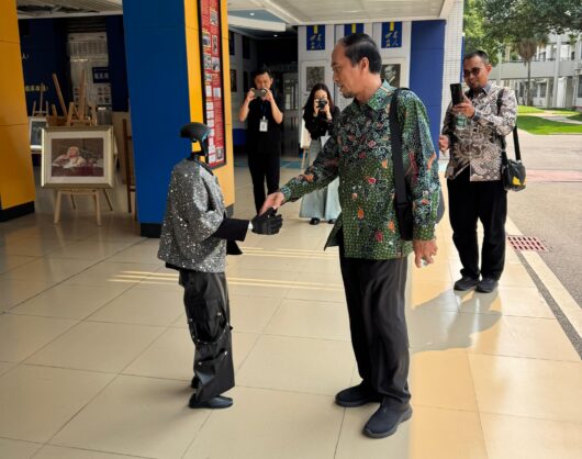 kunjungan rektor ke Guangzhou Development Zone Foreign Language School 1