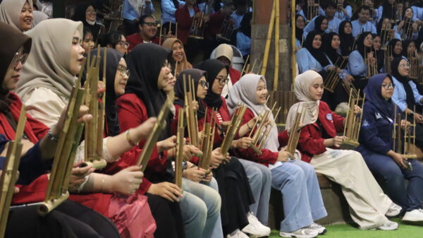Umsida pelajari seni budaya Sunda