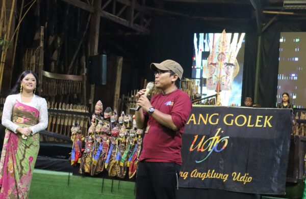Umsida pelajari seni budaya Sunda