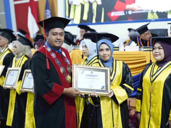 wisudawan umsida 1