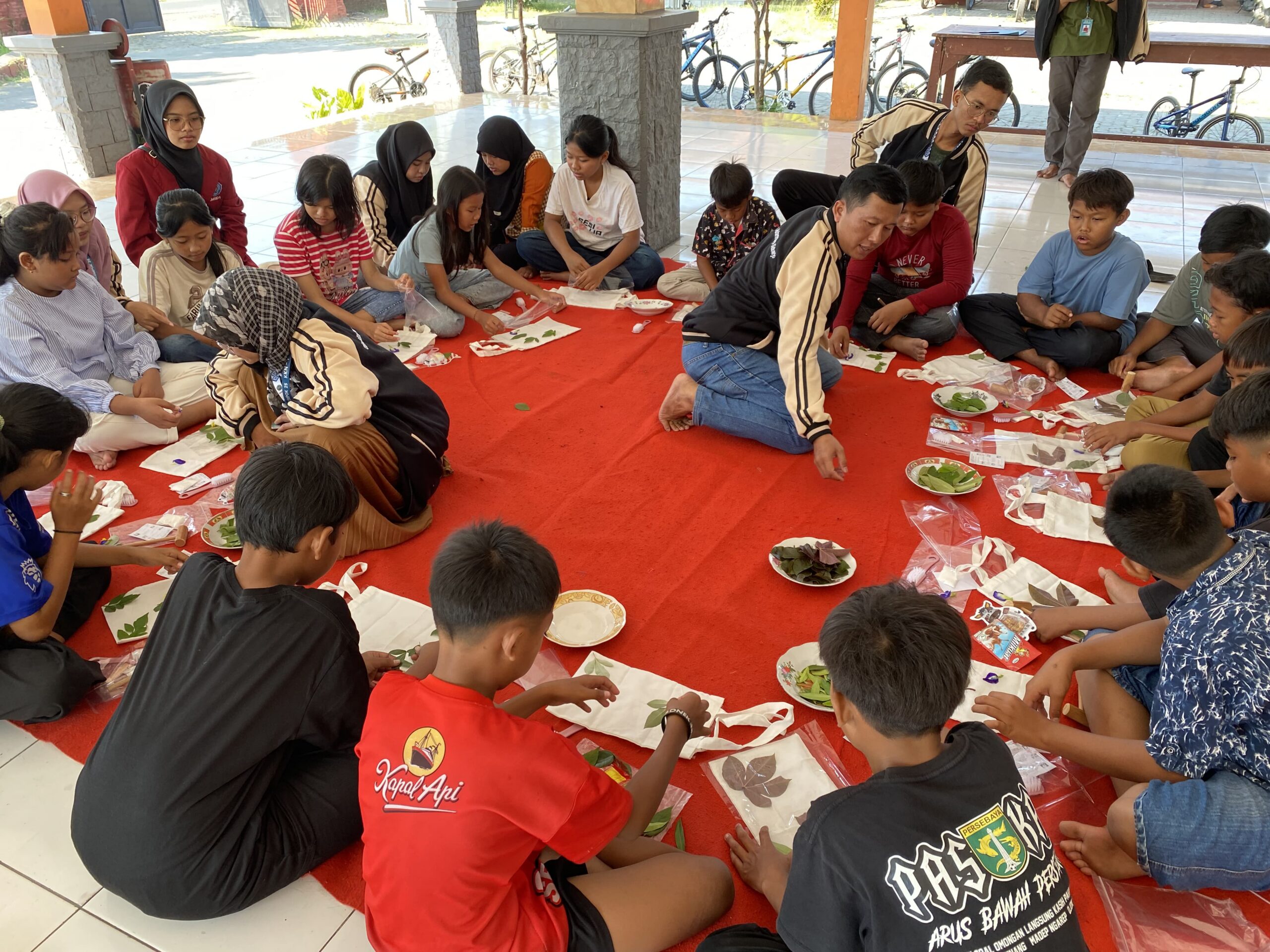 Pelatihan Ecoprint bersama KKN T 25 Umsida 3