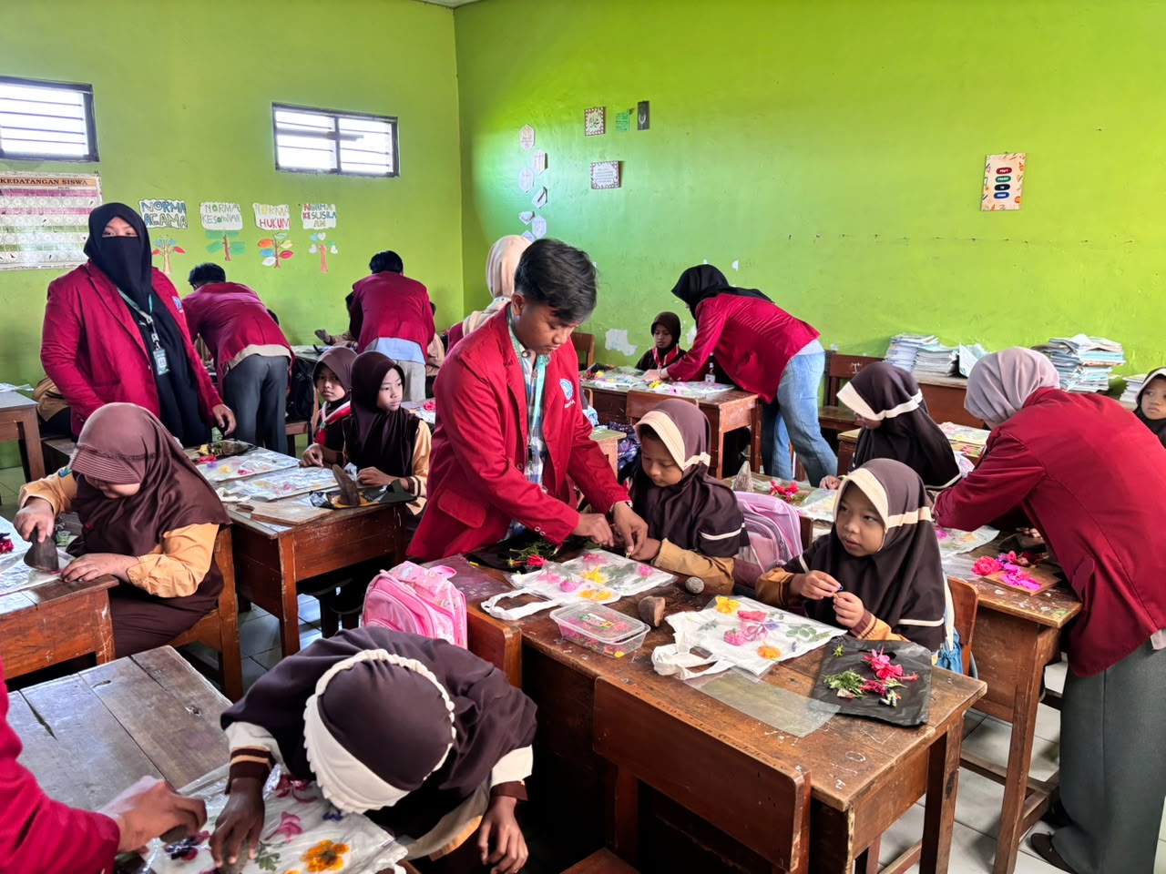siswa belajar ecoprint 1