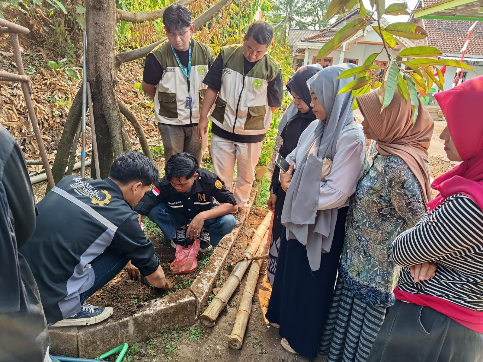 pengolahan sampah organik menjadi biopori 2