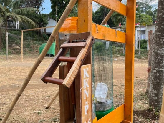 bank sampah dan alat pres
