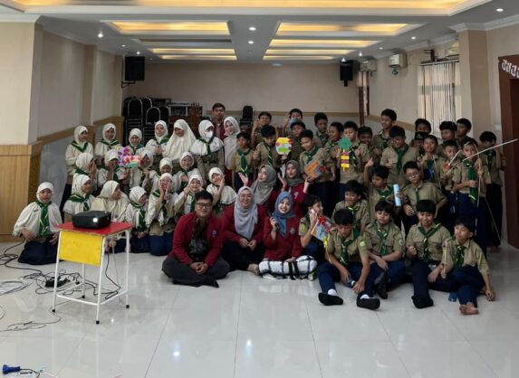 PLP 2 kenalkan lingkungan