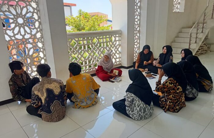 mahasiswa belajar ibadah 2