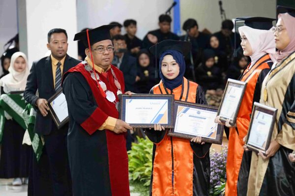 wisudawan terbaik umsida (5)